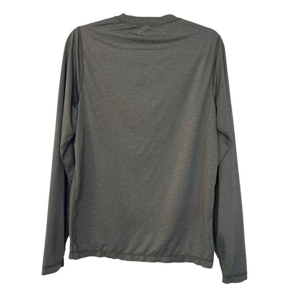 Vuori Men’s Pocket Long Sleeve Tee Shirt Grey Sage Medium Active Sporty Athletic - Picture 4 of 6